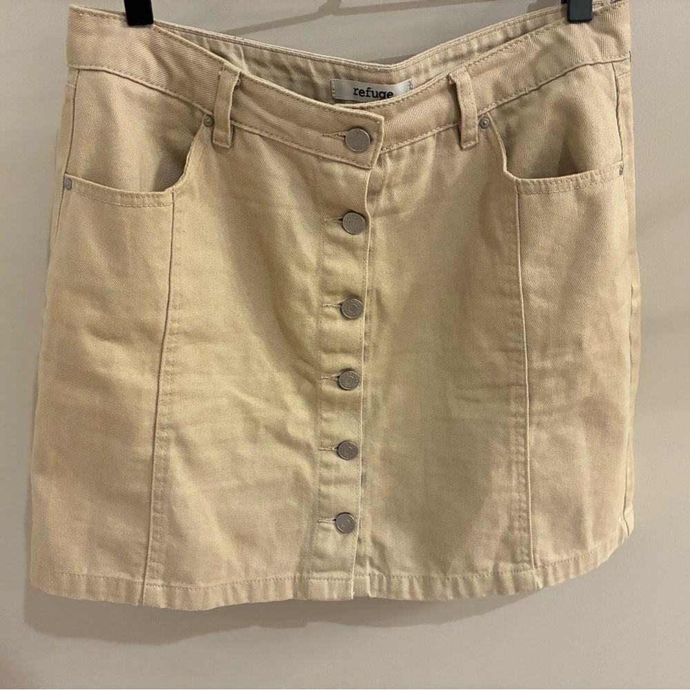 Refuge Women's Beige Button-Down Mini Skirt